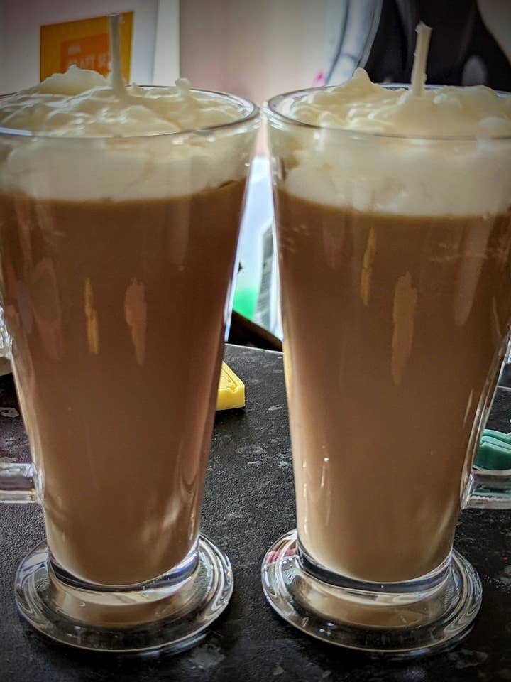 Bougie Café Latte pour la vente par Colour Splash Candle Company