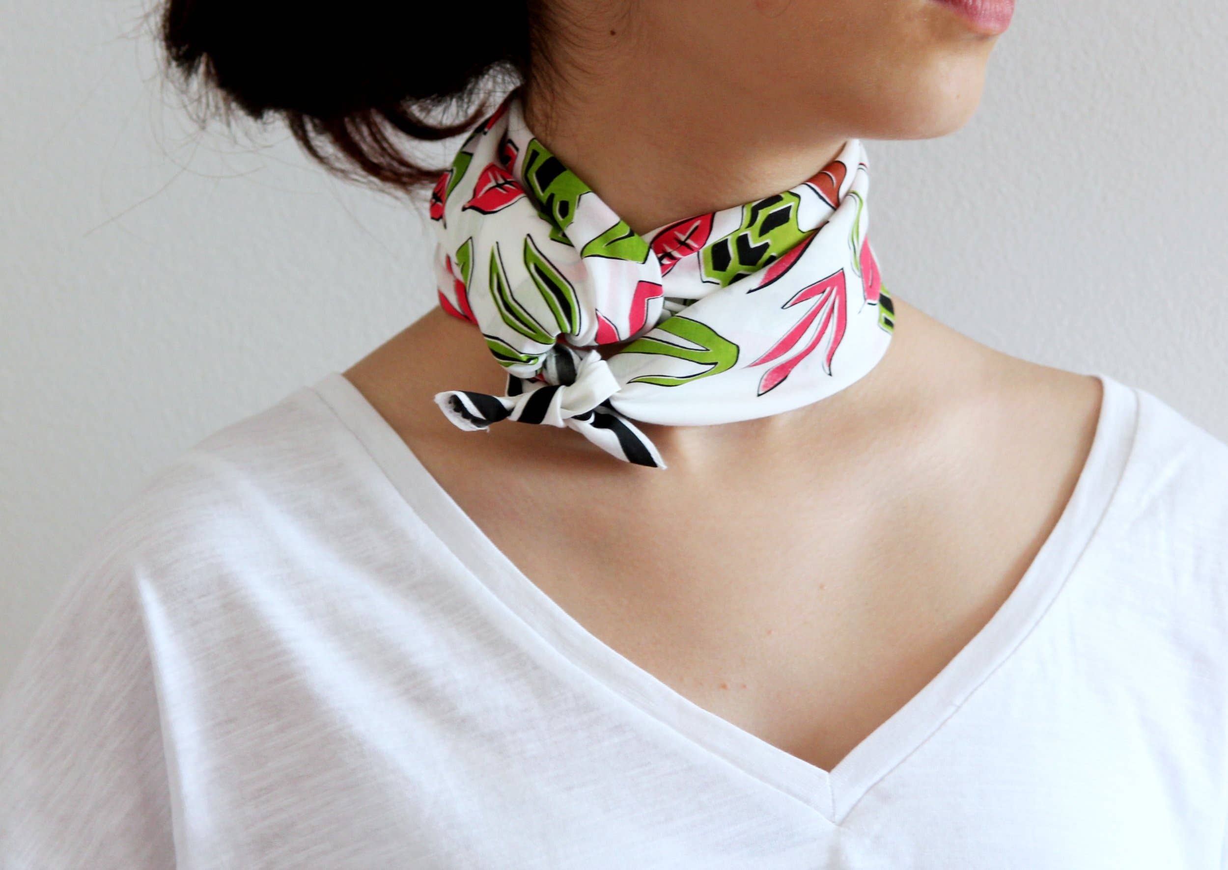 Matilde Beldroega - Wholesale Zakdoek - Uniseks - Sjaal van een mix van zijde en katoen - Bloemen 0