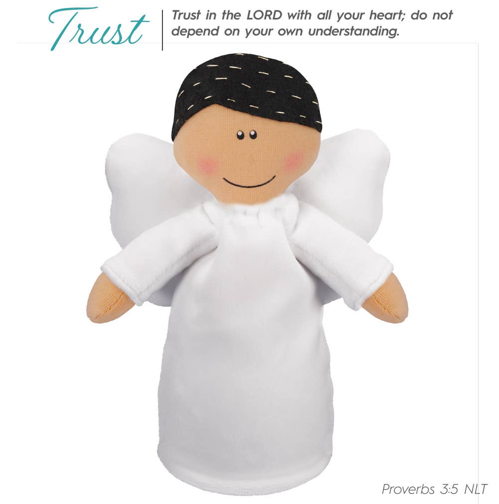 The Angel Gift Company – Großhandel Kuschel-/Plüschtier – Kind & Baby – Angel Plüschpuppe - Junge mit schwarzen Haaren4