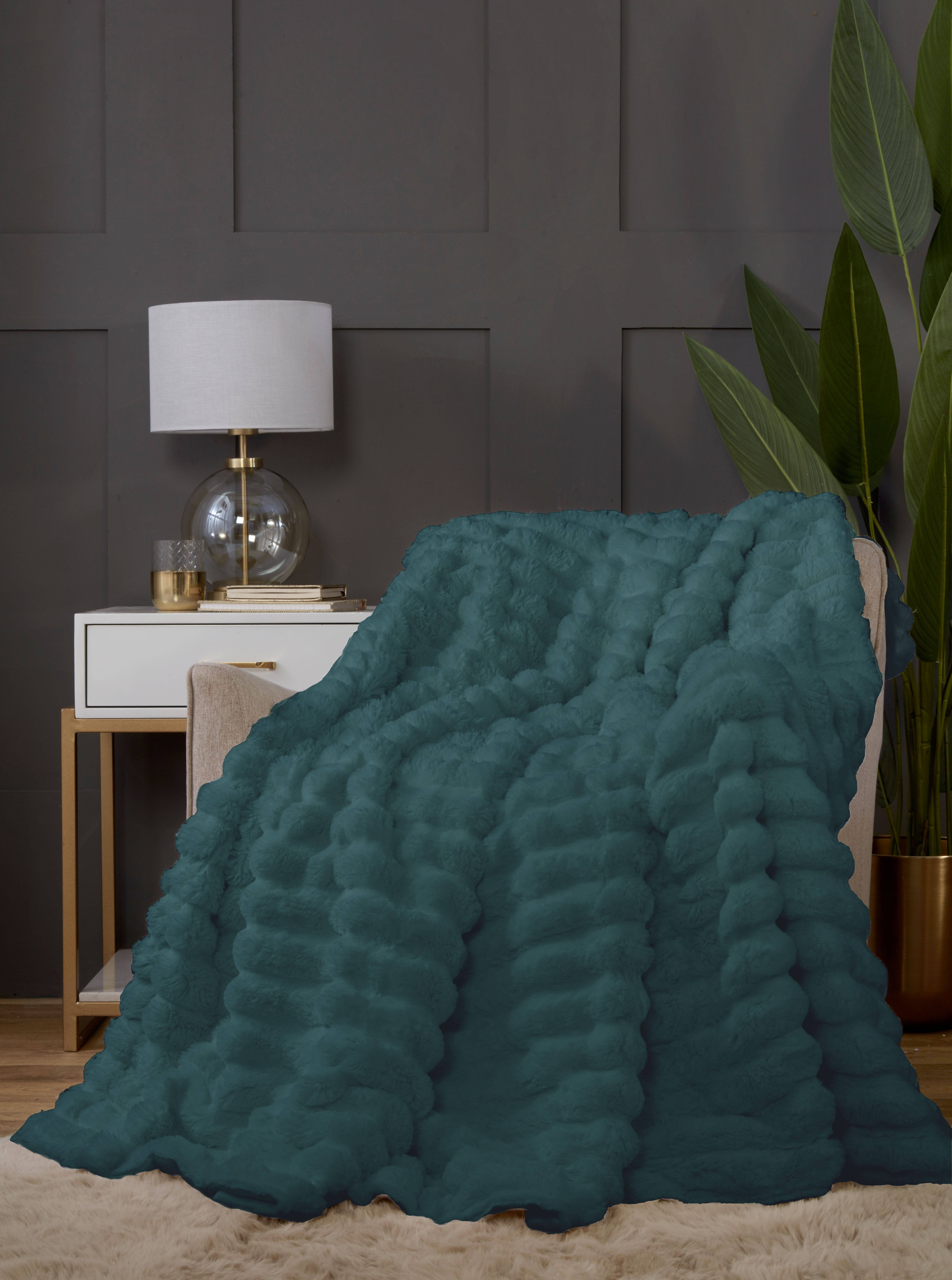 Rapport Home Furnishings Limited - Wholesale Throw blanket - Rabbit Fur Polyester Soft Plush Cuddly Cozy Blanket Throw4