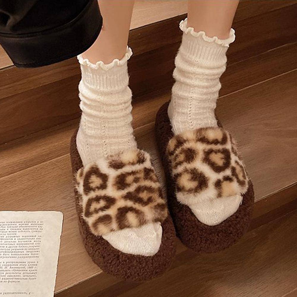 Sensibling Corp. - Wholesale Slippers - Women's - 6Pairs - Cozy Leopard Print Faux Fur Indoor Floor Slippers1