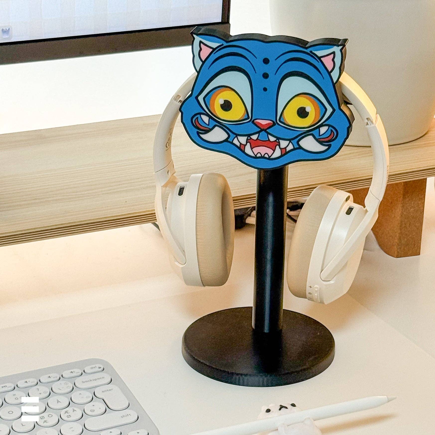 MOI AND KO - Wholesale Headphones - Headphone Stand inspired by Derpy Tiger | Huntrix K-Pop Demo1