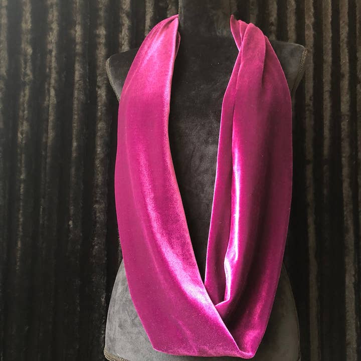 Drew Sinclair – wholesale Halsduk - Dam – Infinity Scarf | Mjuk sammet plommon lila infinity kåpa halsduk lyxig mjuk och mysig vardagskläder