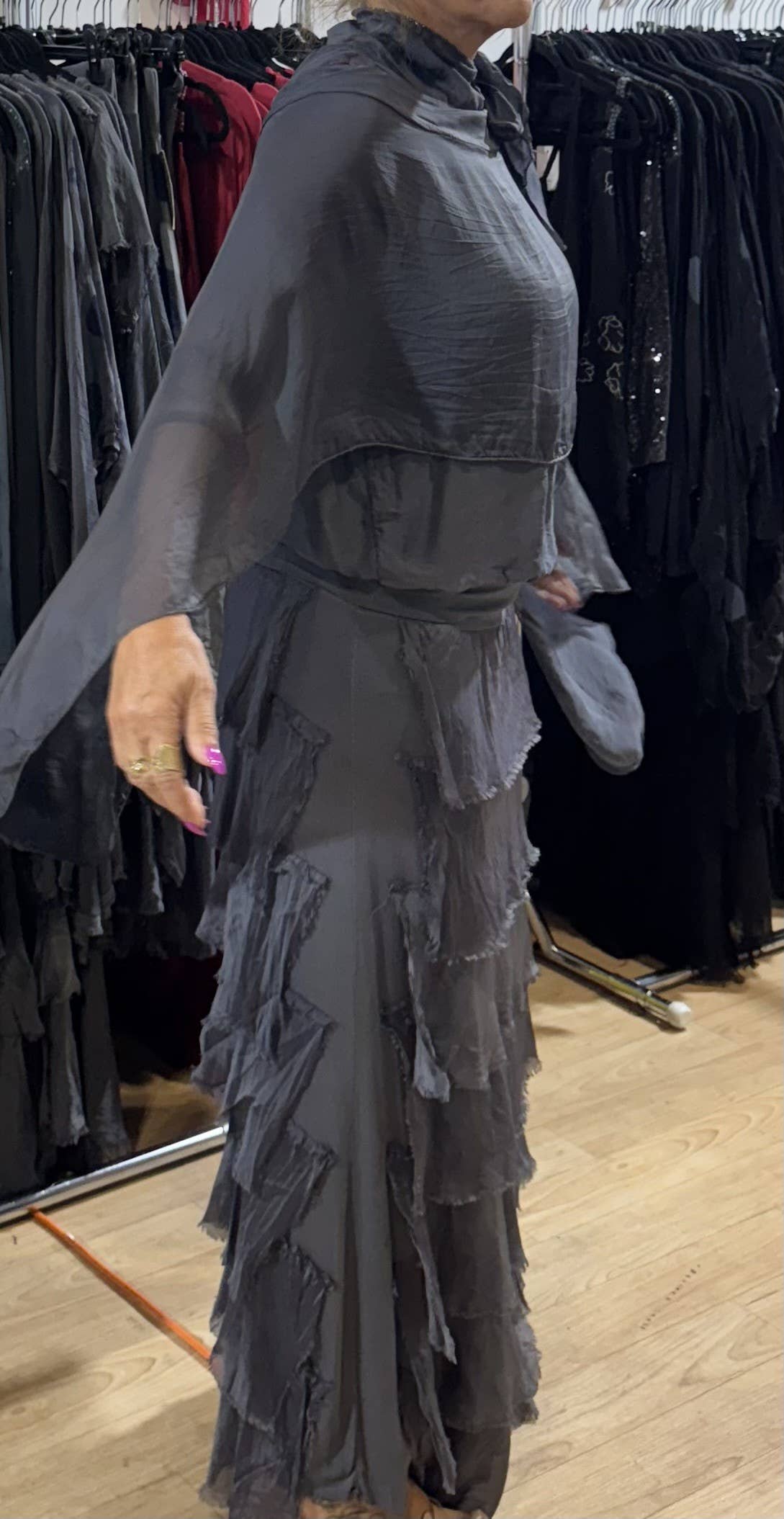 Dance in Paris – Engroshandel Nederdel - Dame – Silkestofset ensfarvet nederdel med lag7