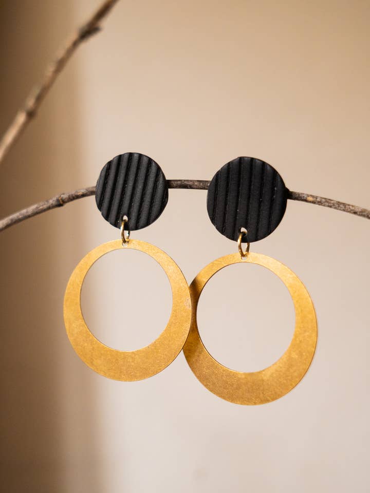 Black and Gold Dangle Earrings for wholesale by Earrings for Mangos