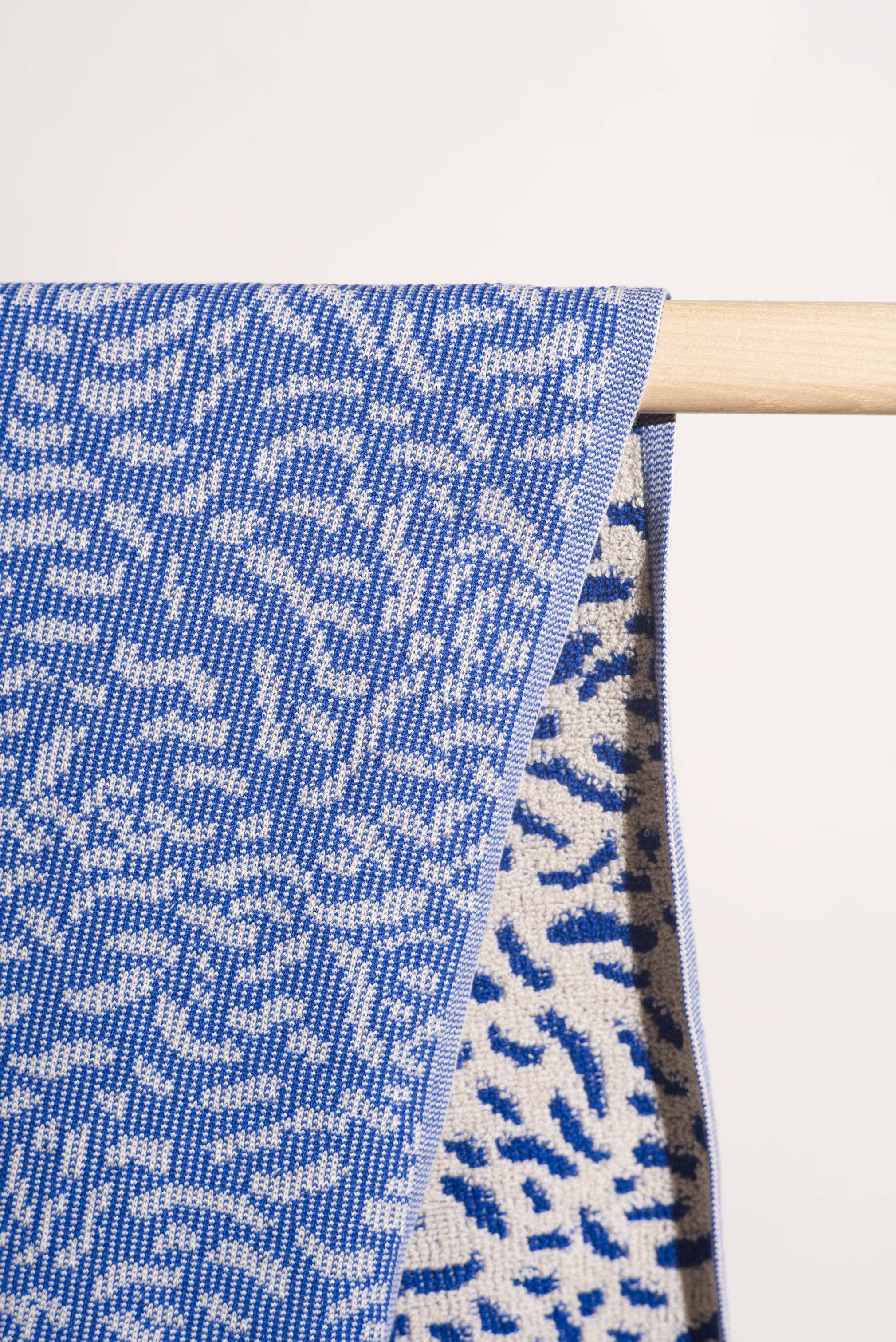 towel.studio - Wholesale Beach Towel - Worm Beach Towel | Electric Blue5