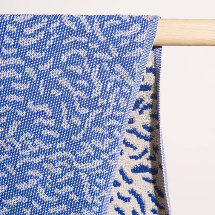 towel.studio - Wholesale Beach Towel - Worm Beach Towel | Electric Blue5