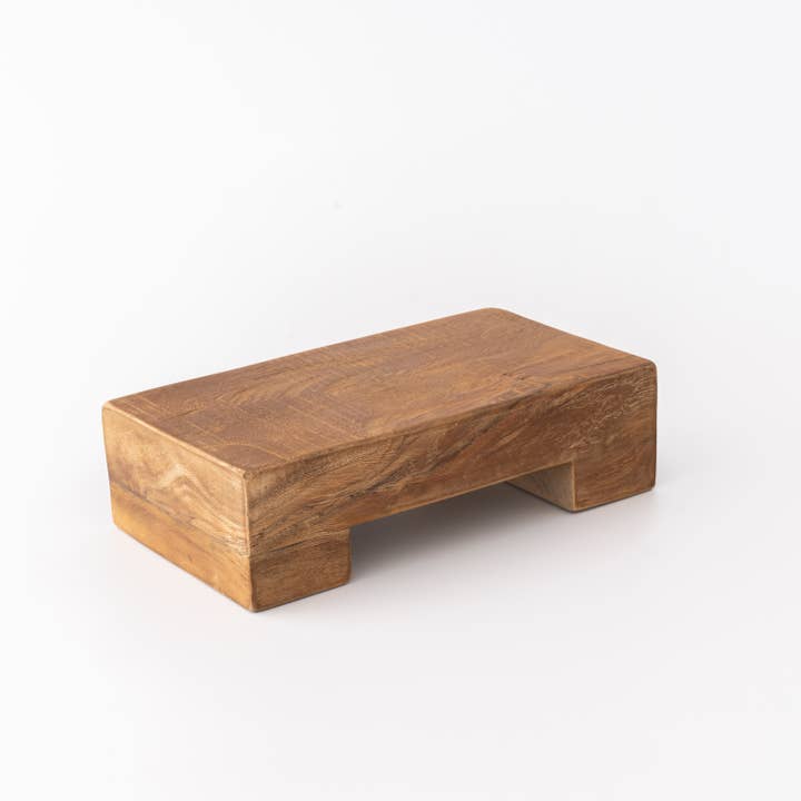 Sandstone & Sage – Engroshandel Pyntebakke – Håndlavet Teak Sokkel | Rektangulær Displaybakke til Hjemmedekoration2