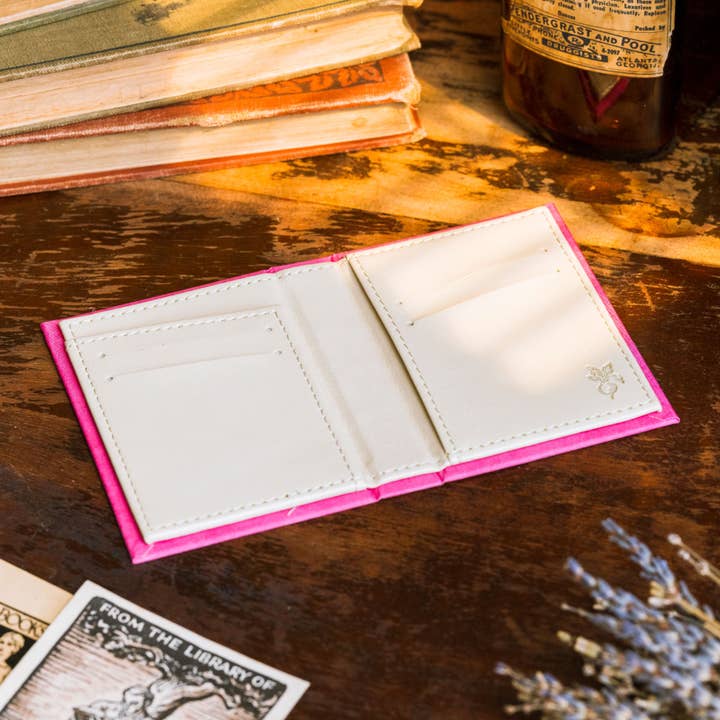 Novel Book Store – wholesale Plånbok - Dam – Burn Book, Mean Girls 2004 Bokplånbok1