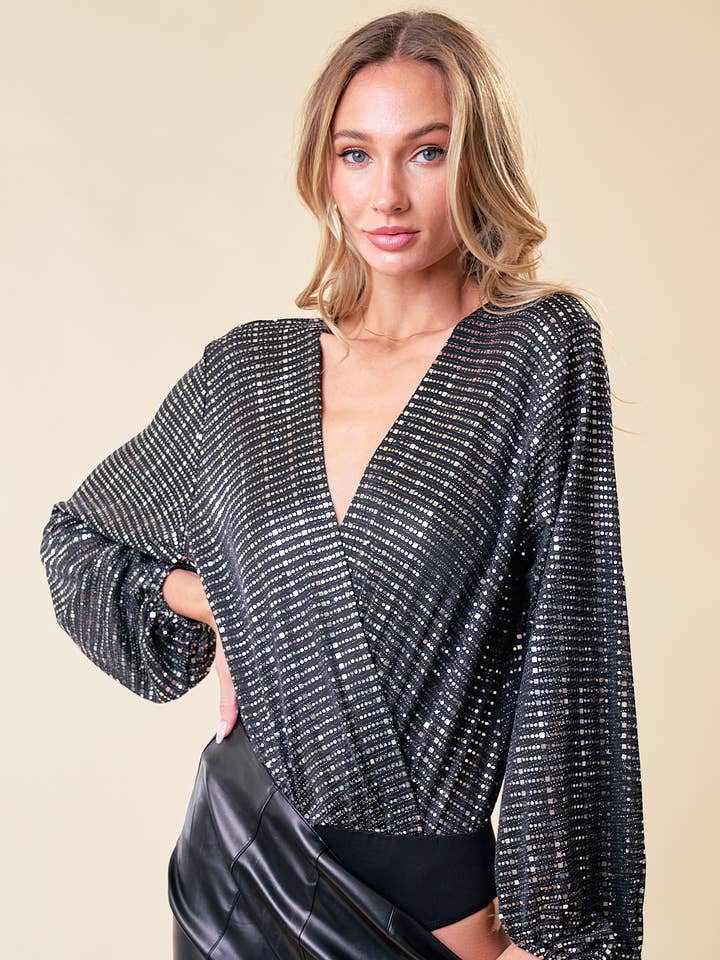 BODY SUPERPOSÉ À PAILLETTES NOIR ET ARGENTÉ SIR4151A - LOOK DE VACANCES pour la vente par Saints & Hearts