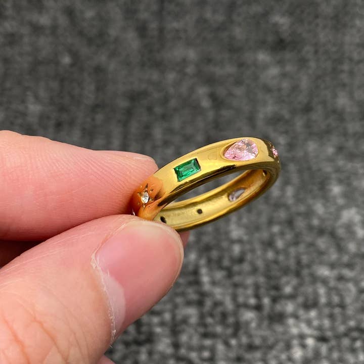 Mio Queena – wholesale Multi-stone ring – Inlaid Colored Cubic Zirconia 18K Gold Plated SS Ring -FGS