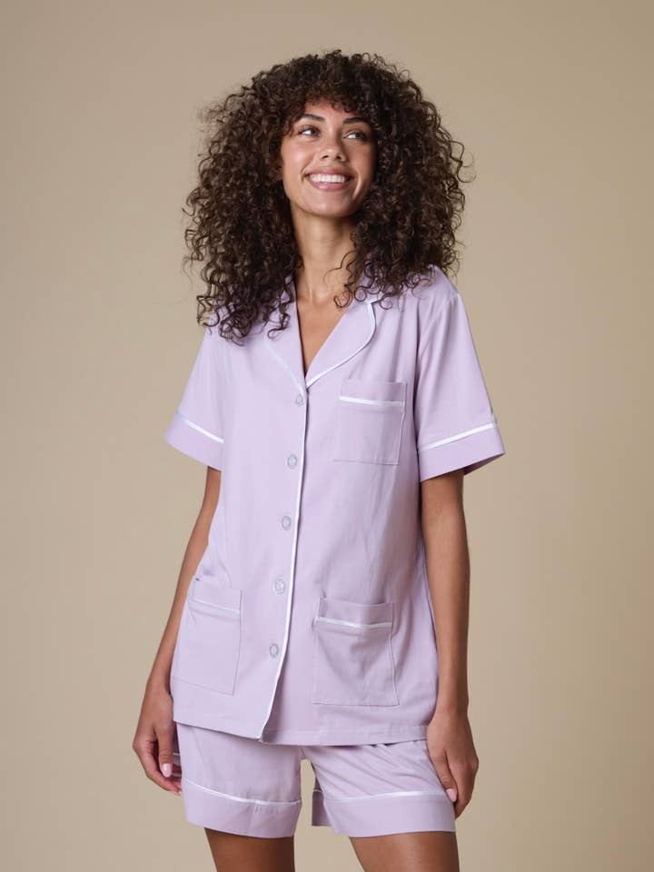 Luxe korte set van stretchkatoen in lavendelkleur voor wholesale door KIP Sleepwear