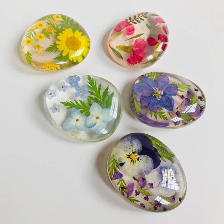 Belart Fair Trade - Wholesale Paper Weight - Botanical Birthday Flower Paperweight