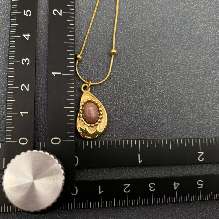 Mio Queena - Wholesale Pendant/Charm Necklace - Geometric Rhodochrosite Charm 18K Golden Necklace - FGS/CS8