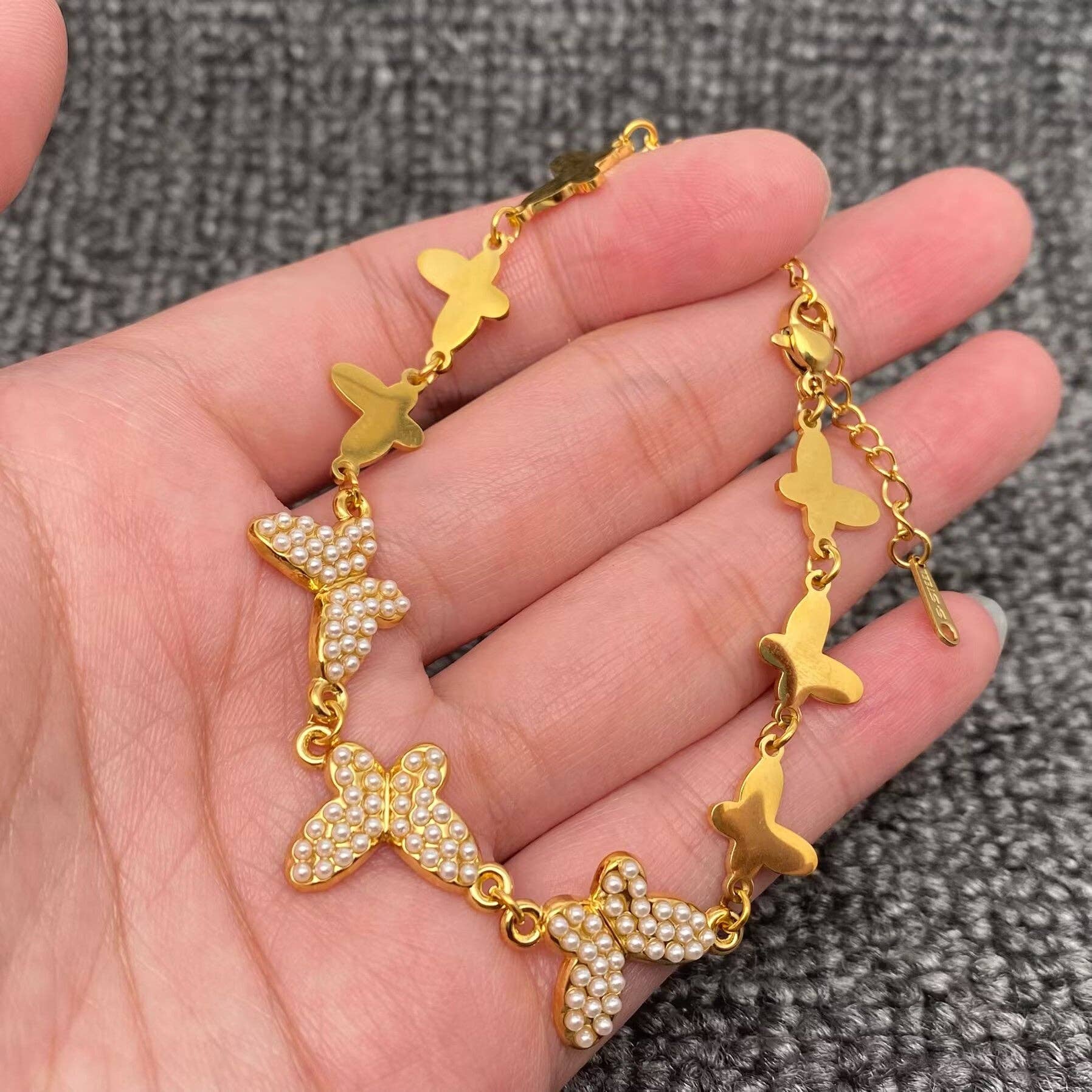 Mio Queena - Wholesale Charm/Dangle Bracelet - Pearl Geometric Charm 18K Gold Plated S.Steel Bracelet - FGS2