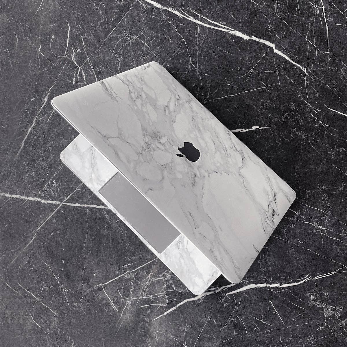 Blvck Paris – wholesale Laptop/tablet case – Unisex – Whte Marble MacBook Skin2