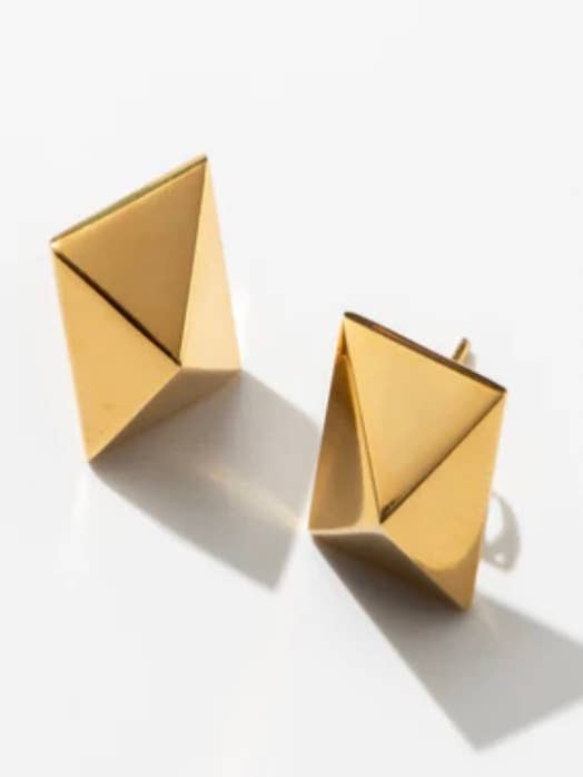 Pyramid örhängen för wholesale av LÍA MARANT