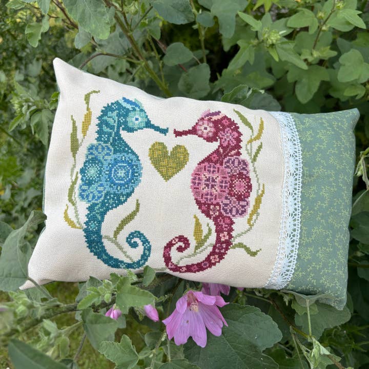 Love Poppet - Wholesale Embroidery/cross-stitch supplies - Seahorses - Printed Pattern2