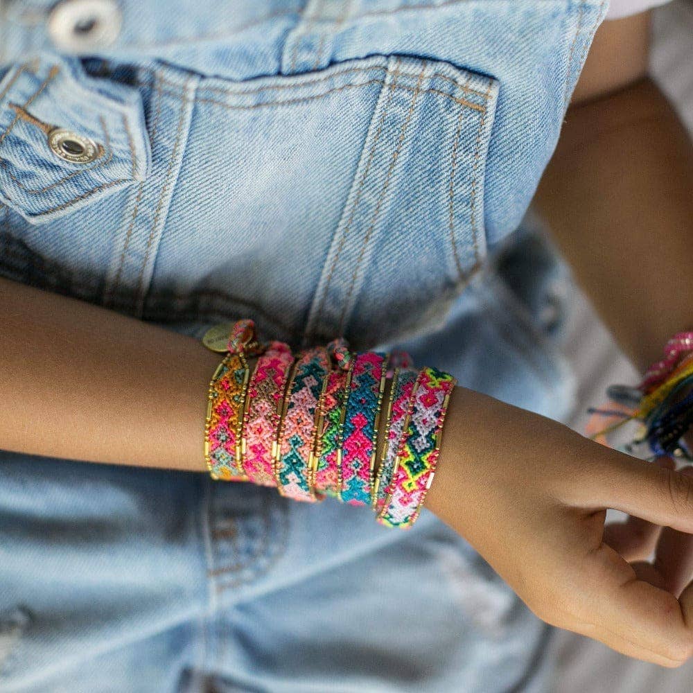 Love Is Project – Engroshandel Flettet armbånd – Bali Venskab Armbånd - Electric Feel3