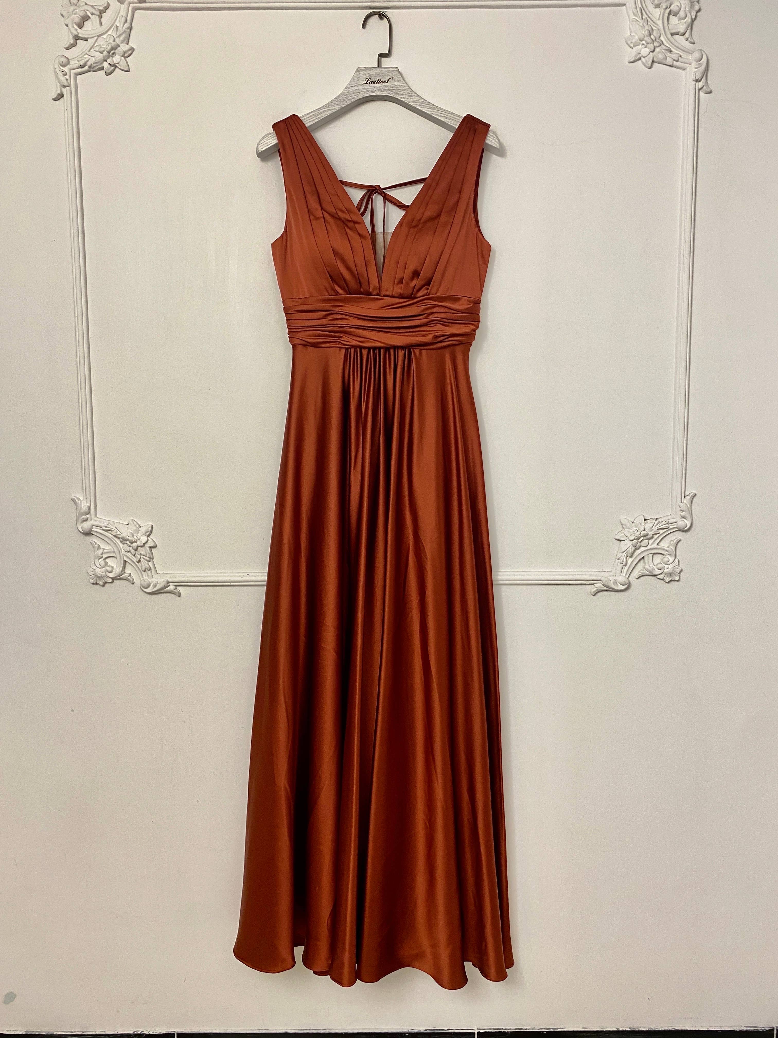 Lautinel – Engroshandel Aftenkjole - Dame – Plus size aftenkjole i satin med V-udskæring R1874G7