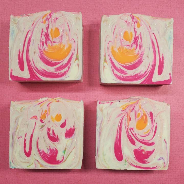 Bois de santal de pamplemousse pour la vente par White Dog Soaps & Candles