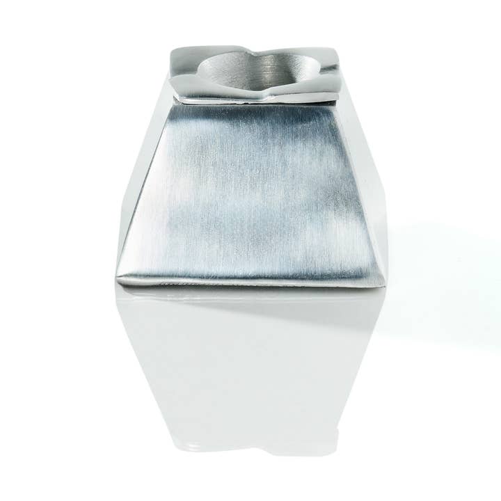 Cendrier en métal marocain martelé à la main avec couvercle pour la vente par Yemma Goods