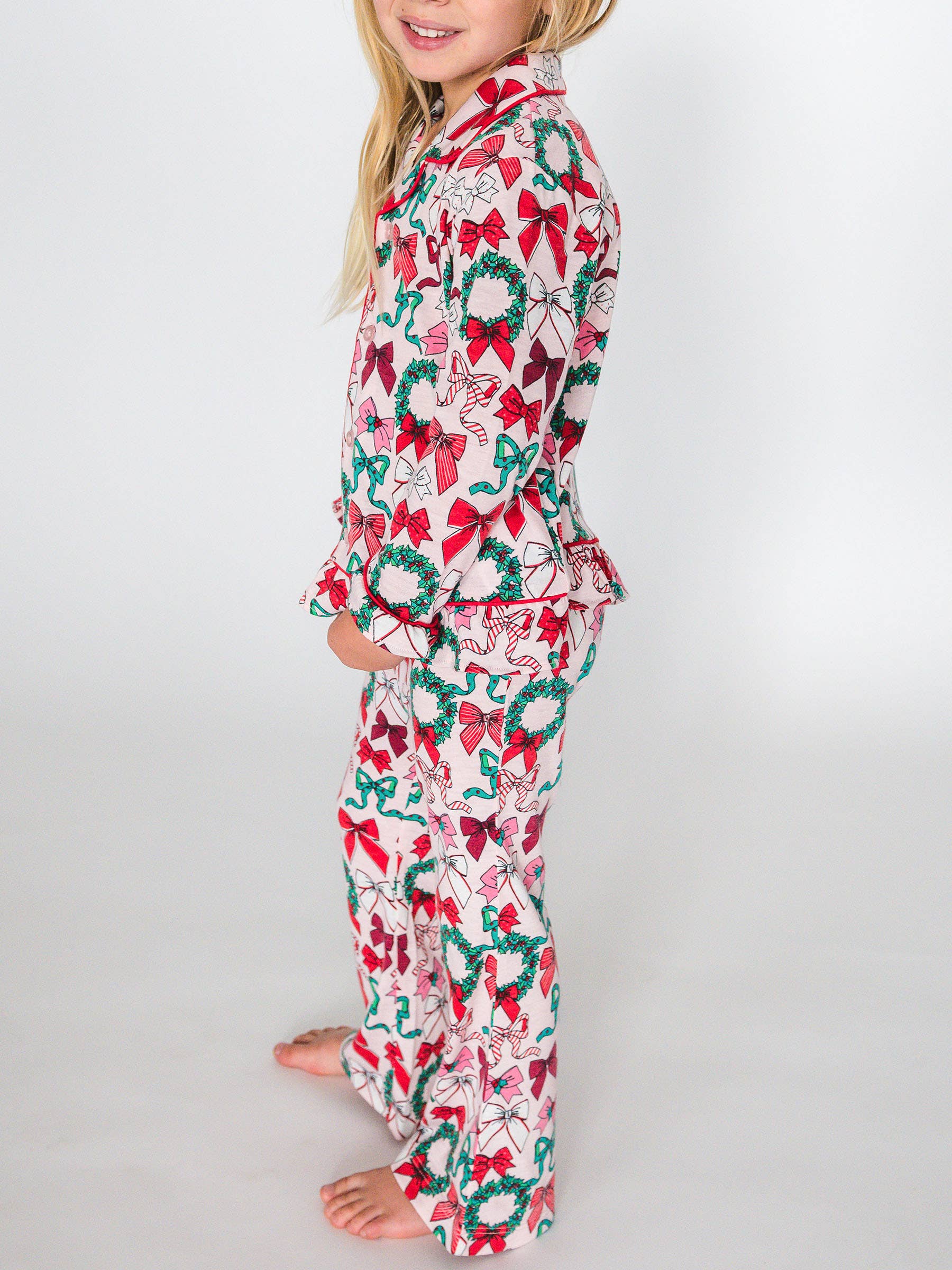 Rose Ensemble de pyjama à volants avec boutons et manches longues SoftSnooze™ pour filles avec nœuds Holly en vente sur Faire2