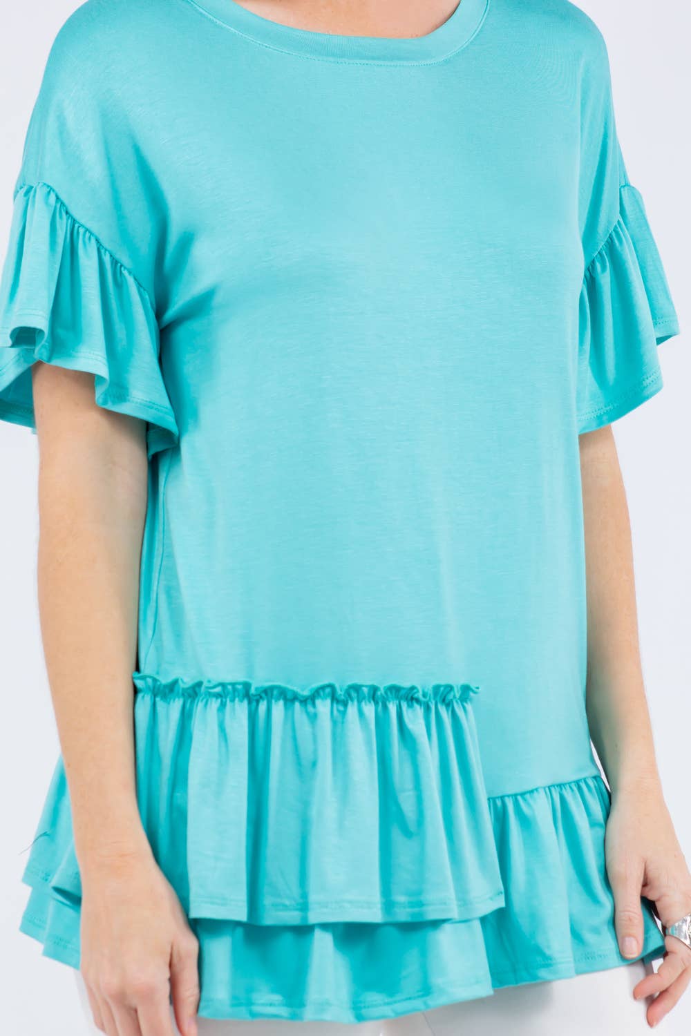 Celeste Clothing – Großhandel Tunika – Damen – ASYMMETRISCHES TOP IN ÜBERGRÖSSE MIT RÜSCHENÄRMELN -CT43825-PL11