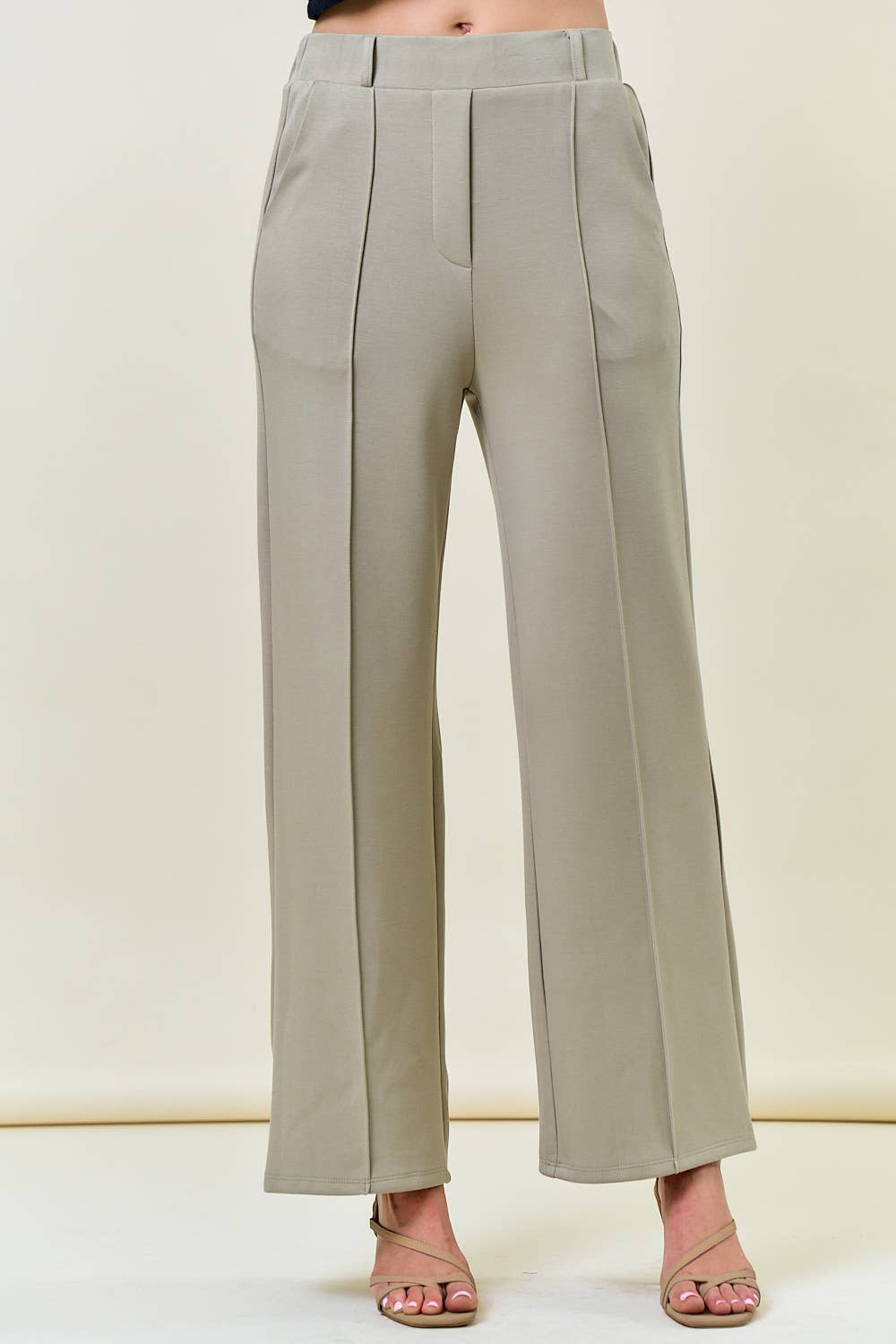 Doe and Rae – Engroshandel Bukser - Dame – SMØRBLØDE BØRSTET MODAL PINTUCK BUKSER - 8839P17