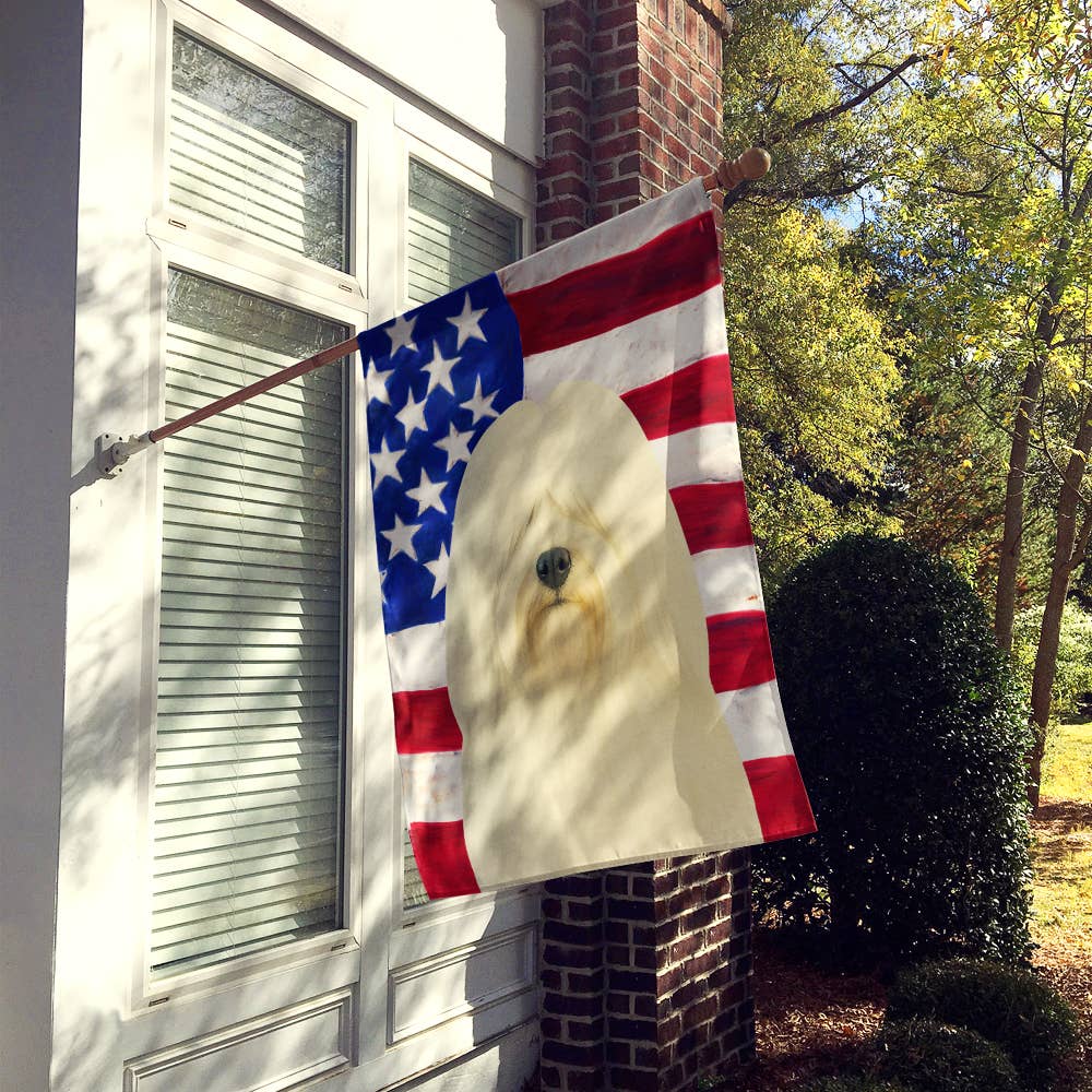 Caroline's Treasures - Venta al por mayor Bandera y manga de viento - Bandera de Casa con Bandera Americana Lhasa Apso Blanco WDK62900