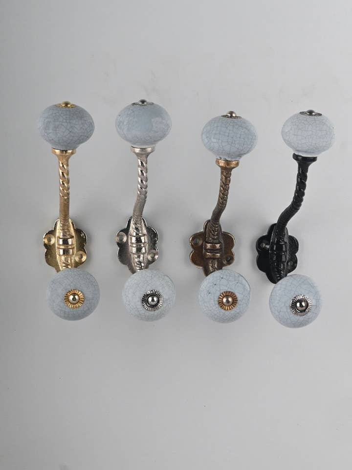 Grijze decoratieve handgemaakte keramische wandhaak | Vintage wandhaak | Jashanger| Metalen wandhaken | Meubelhardhaken | Badhaken voor wholesale door KNOBCO