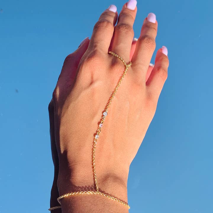 Bracciale a Catena per Mano in Oro Riempito con CZ – Gioiello Delicato da Anello a Polso per la vendita all'ingrosso da parte di Mali Beads