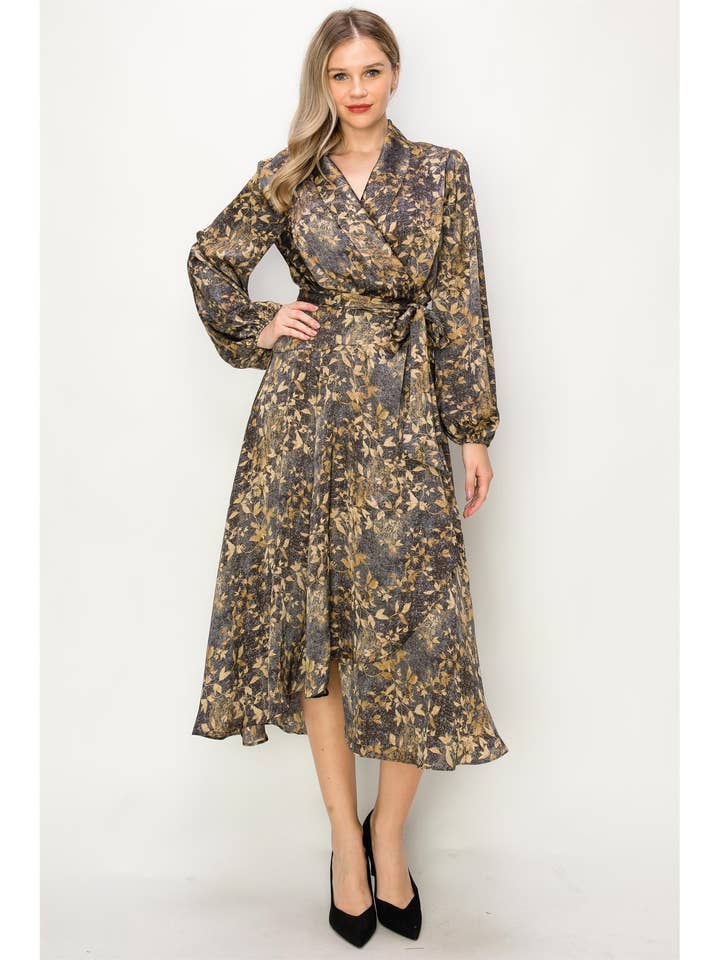 VESTIDO LARGO CON CUELLO EN V Y MANGA LARGA CON ESTAMPADO DE HOJAS DE SATÉN OL24A128 para venta al por mayor de HYFVE