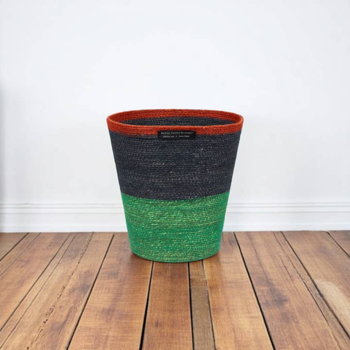 BRITISH COLOUR STANDARD – wholesale Rubbish can/Rubbish bin – Seagrass Waste Paper Basket in Midnight & Beryl Green1