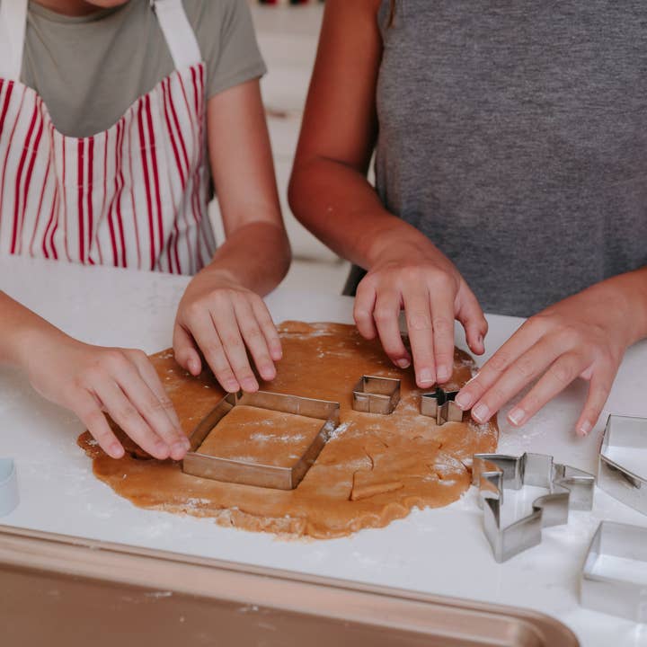 Handstand Kitchen - Wholesale DIY Food Kit - Make Your Own Gingerbread Village – Cutters & Frosting Tools3