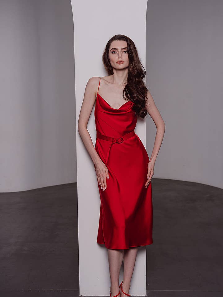 Zijden midi slipjurk voor wholesale door ANASTASIIA IVANOVA