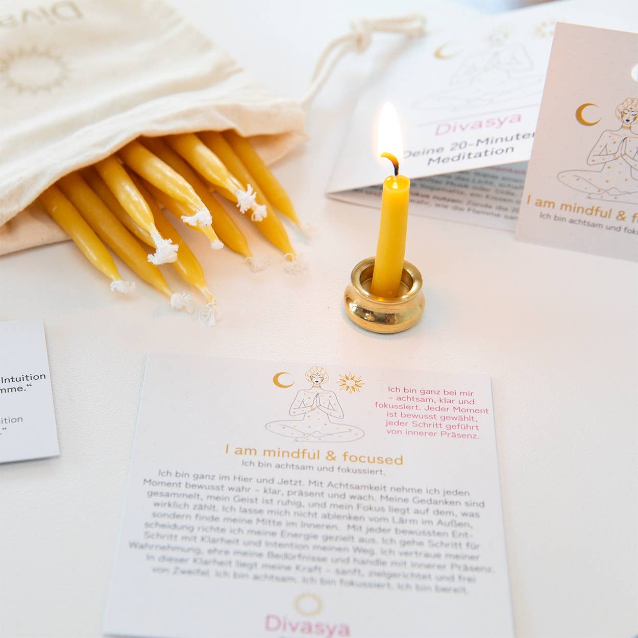 Divasya - Vendita all'ingrosso Attrezzatura per meditazione - Set regalo con candele da 20 minuti | affermazione « Sono consapevole e concentrato »2