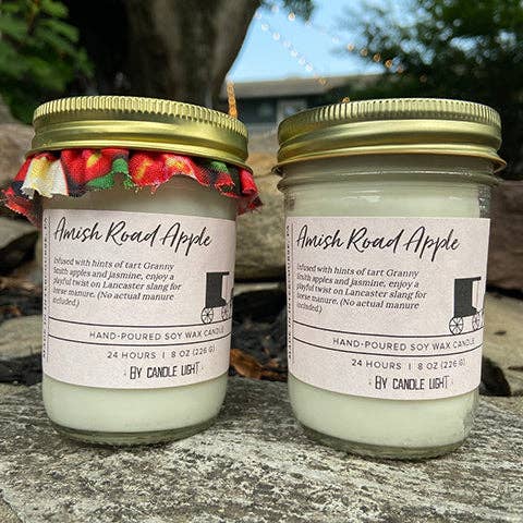 Bianco Candele Amish Road Apple 8 oz in vendita all'ingrosso su Faire0