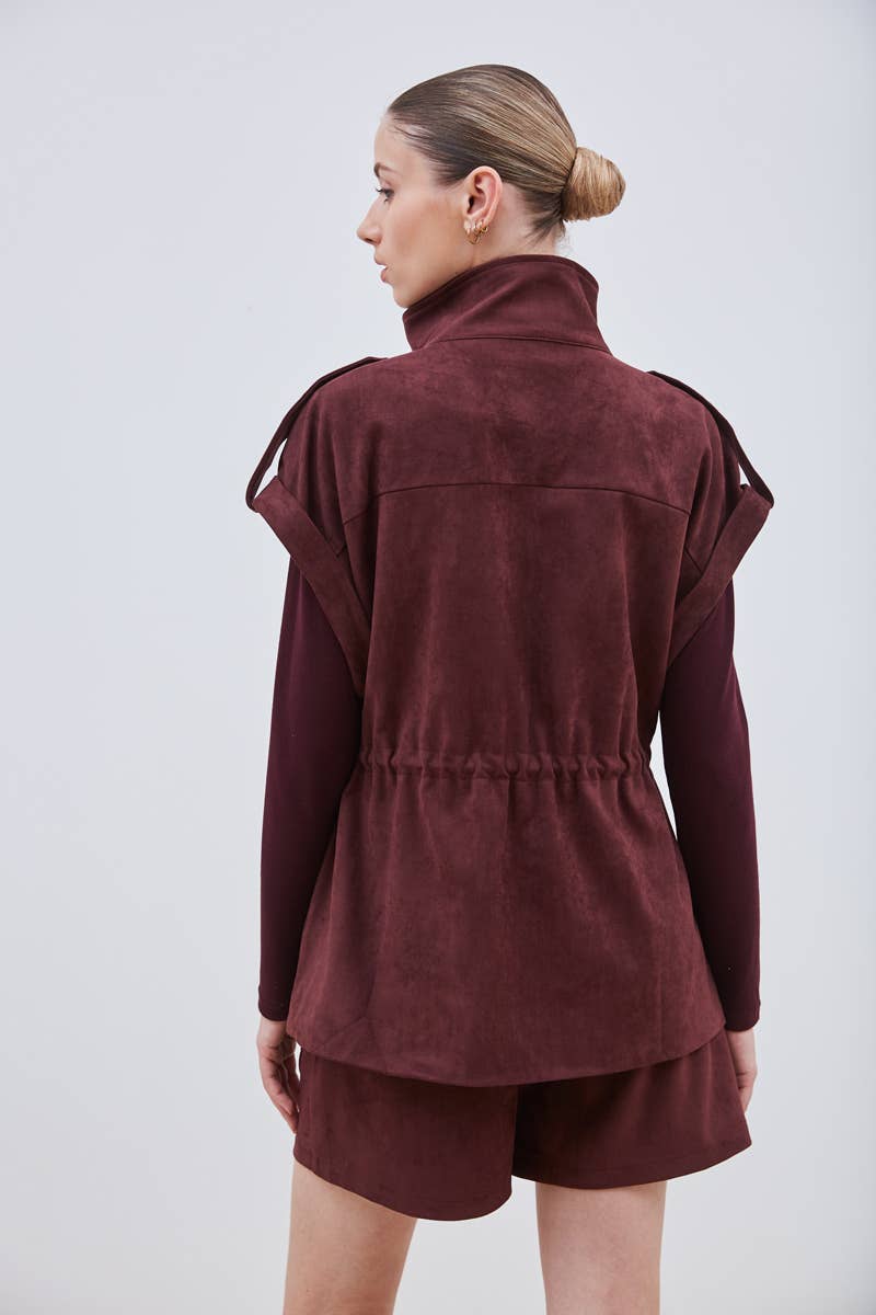 ELLI WHITE – wholesale Väst - Dam – Ärmlös safariväst i mockaimitation1