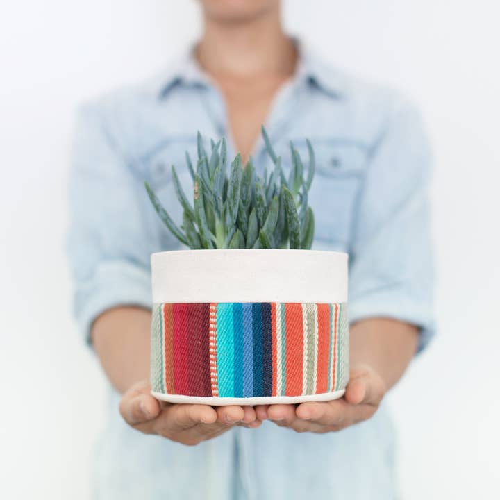 Good Company Wares - Vente Jardinière suspendue - Jardinière suspendue moyenne en toile naturelle | Rouge+bleu1