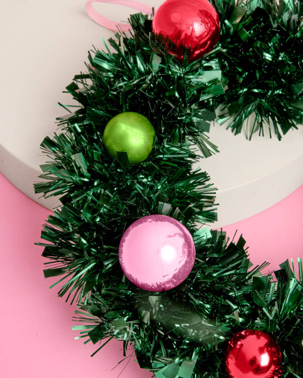 xo, Fetti - Vente Couronne - Une couronne de Noël - mini couronne iridescente verte pour les fêtes de Noël1