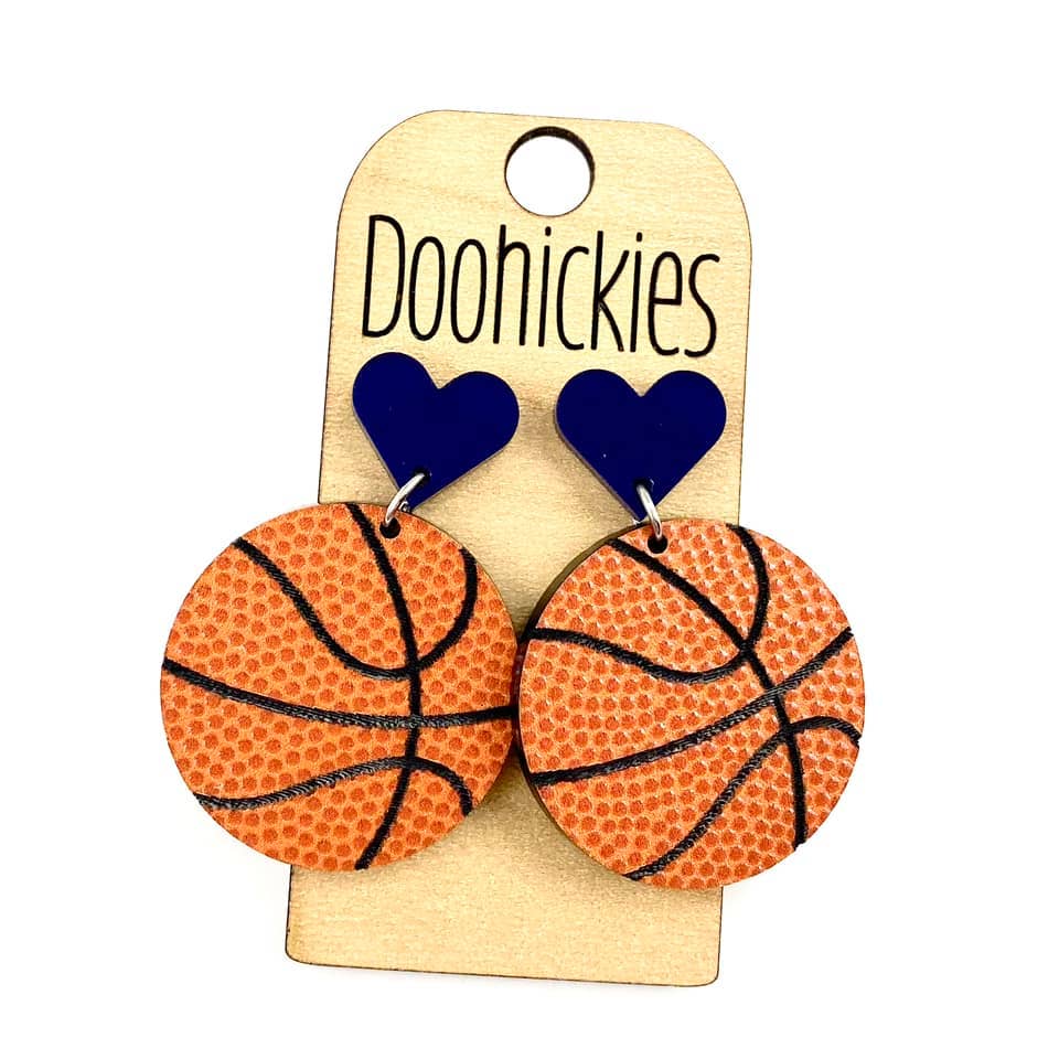 Doohickies - Vente Boucles d'oreilles pendantes - Pendentifs de basket-ball en forme de cœur personnalisés de 2 pouces - Boucles d'oreilles de sport2