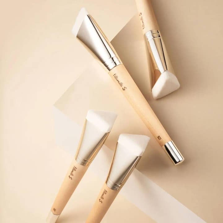 S Smooth Skin Filter Foundation Brush 827 for wholesale by Yami