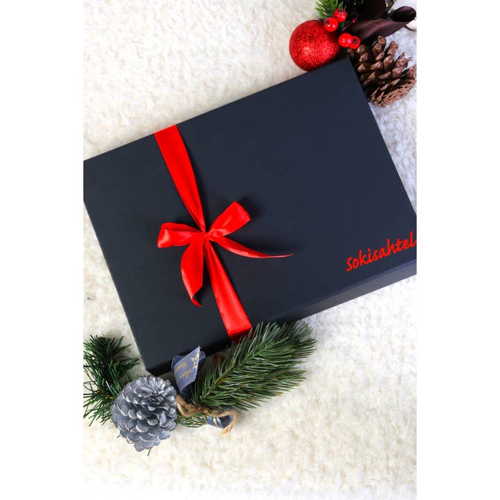 Sokisahtel I BestSockDrawer - Wholesale Gift box - Alpaca wool scarf and merino wool CAR PLAY socks gift box3