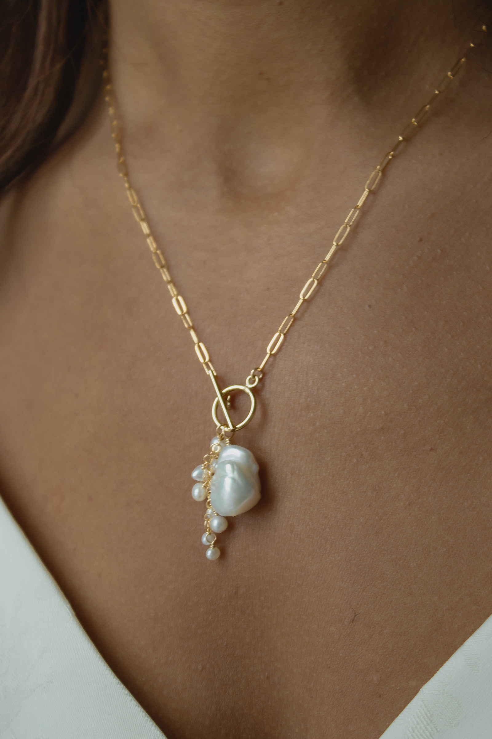 Christine Elizabeth Jewelry - Wholesale Pendant/Charm Necklace - Opalescent Pearl Cluster Toggle Necklace2