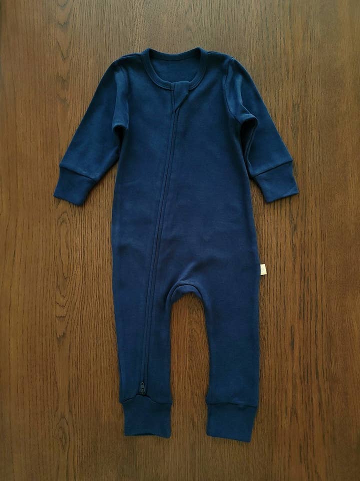 Combinaison bébé : Deep Ocean Blue pour la vente par TØY