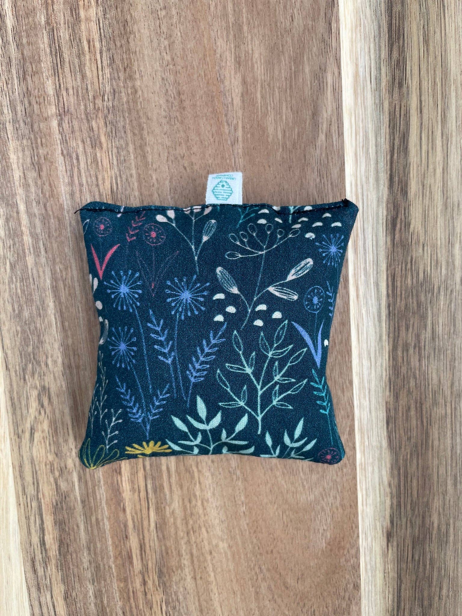 Urban Green Company - Wholesale Hot/Cold Compress - NEW Cherry Stone hand/eye/ears warmer Pack of 22