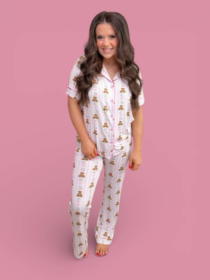 BEAR-Y BLOSSOMS DROOM FLARE SET VOOR DAMES voor wholesale door Dream Big Little Co.