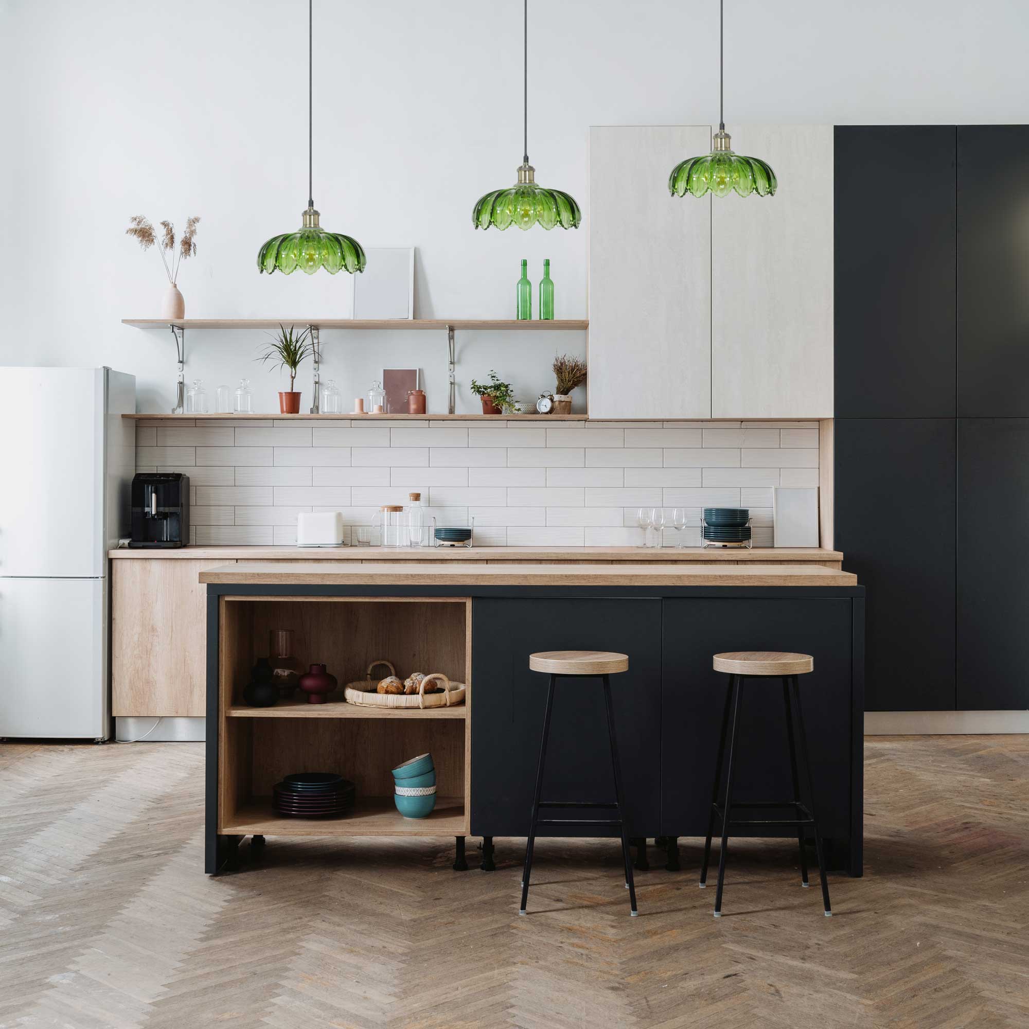 C-Création - Wholesale Chandelier/Hanging Light - Retro-style colored glass pendant Petal32