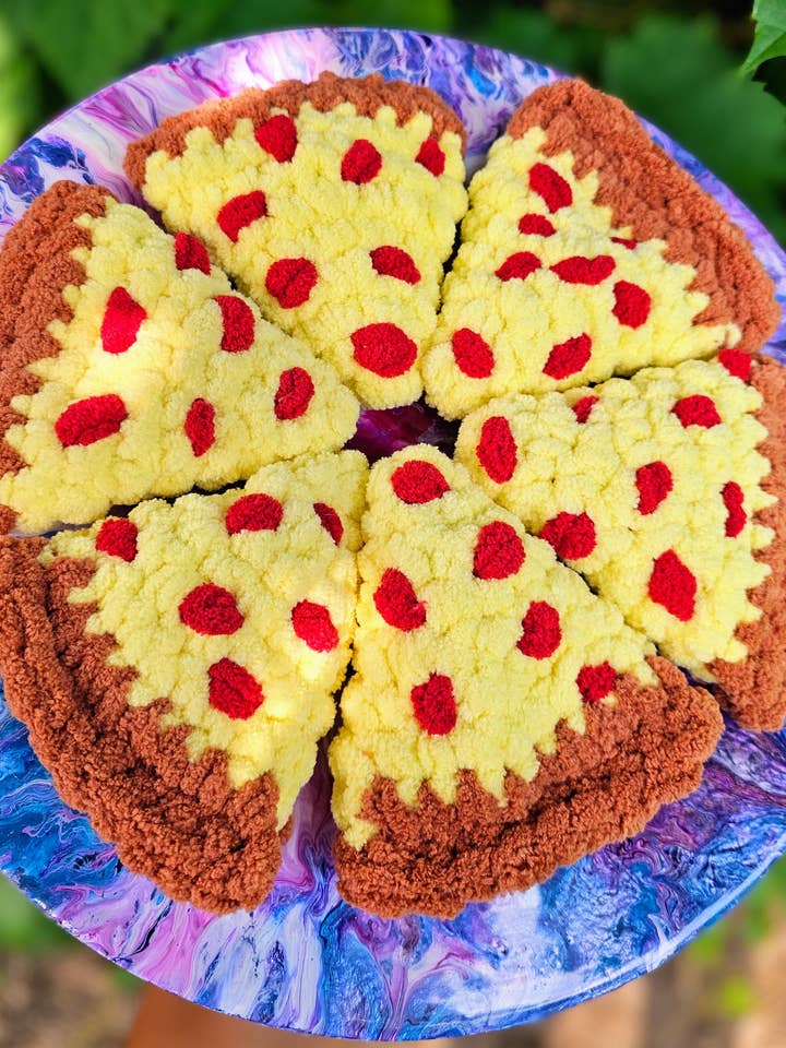 Tranche à pizza au crochet pour la vente par Crochet By Kiah